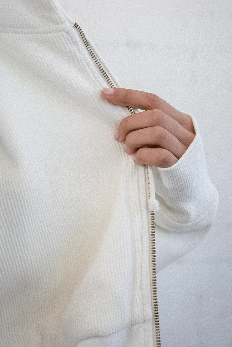 Elwood Clothing BABYDOLL CROP ZIP HOODIE