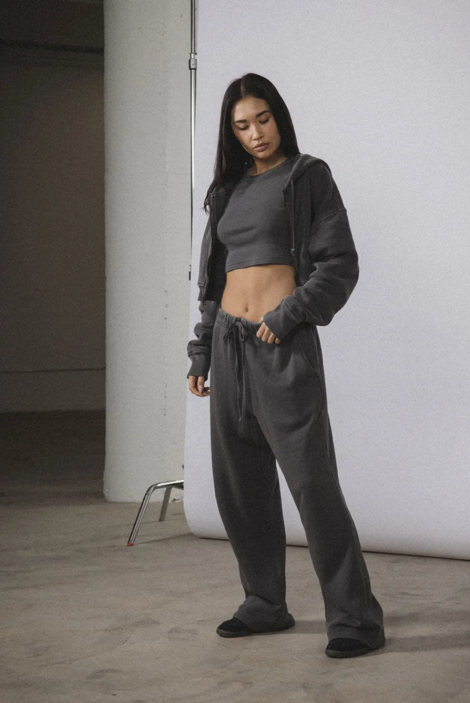 Elwood Clothing BABYDOLL CROP ZIP HOODIE