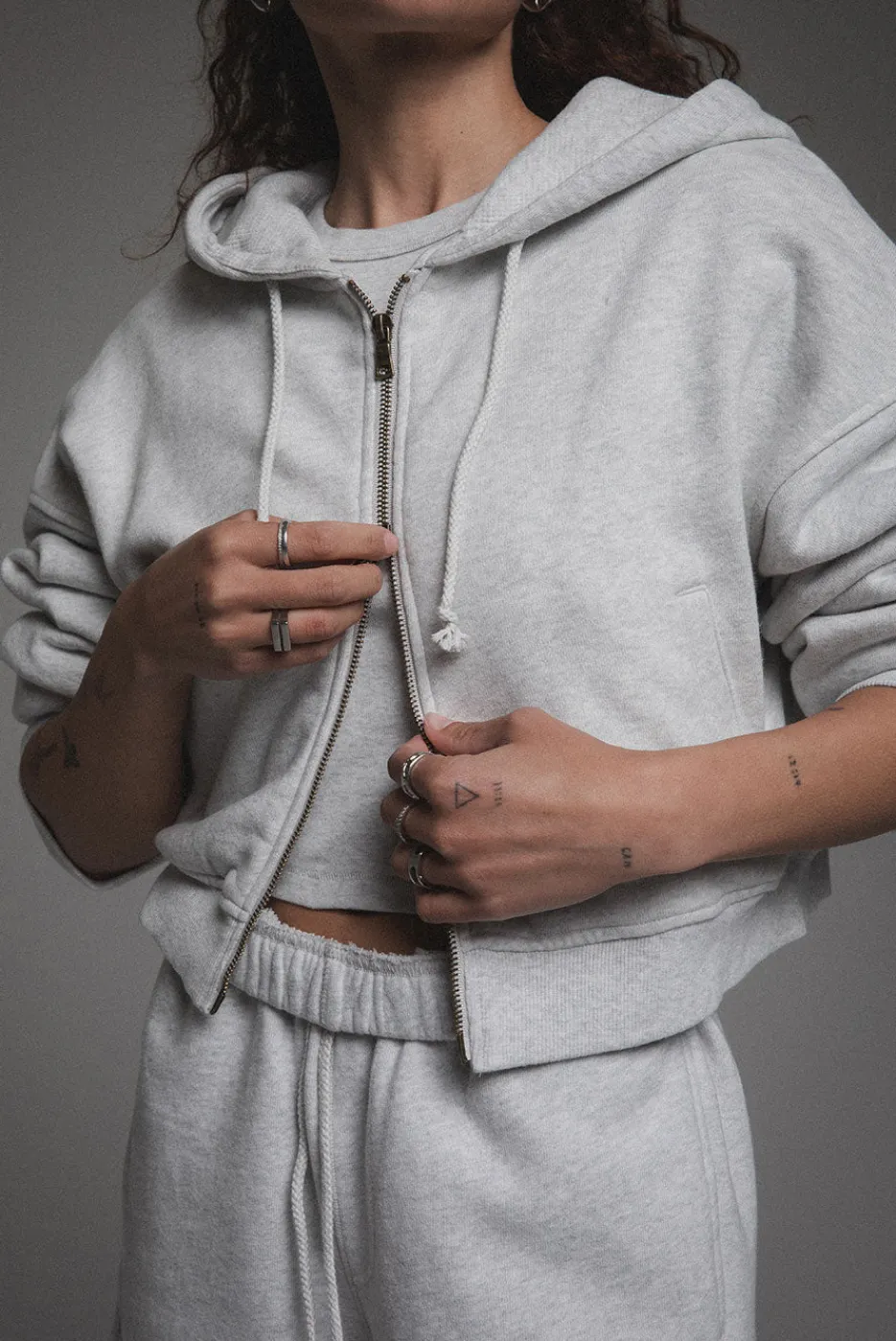 Elwood Clothing BABYDOLL CROP ZIP HOODIE